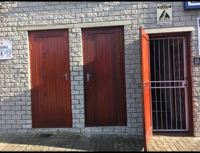 42M² OFFICE TO LET IN OKAVANGO PARK
